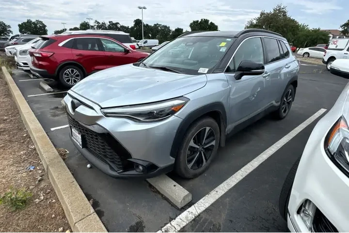 $28770 : Toyota Corolla Cross Hybrid image 1