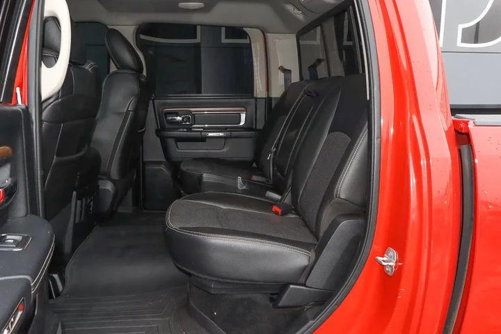 $20949 : 2015 1500 4WD Crew Cab 140.5 image 8