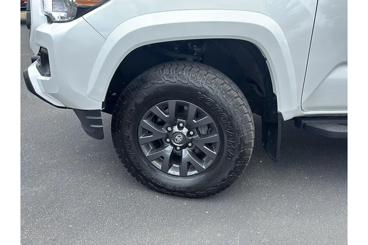 $37901 : Gold Certified 2023 Tacoma SR image 5