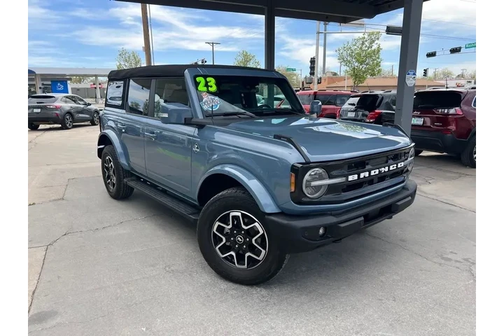 2023 Bronco Base 4-Door w/Adv image 3