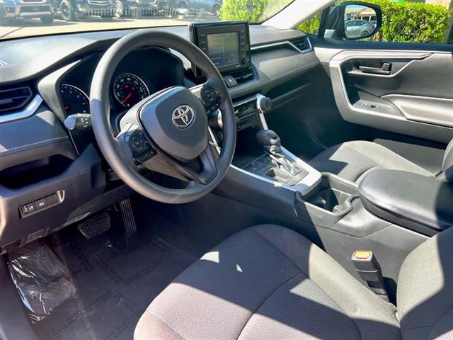 $20950 : 2020 TOYOTA RAV4 LE image 9