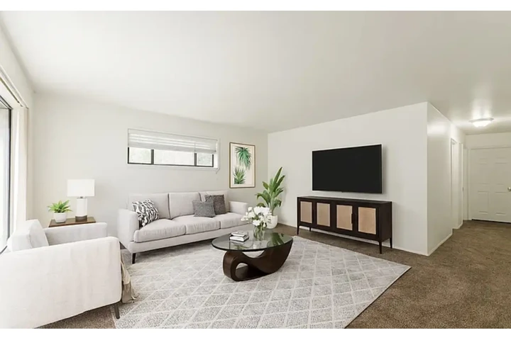 $900 : Move-in Ready 3-Bedroom home image 5