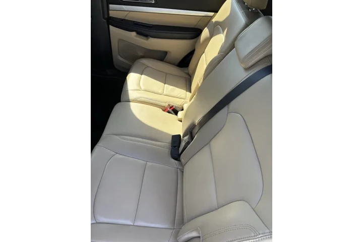 $18999 : 2017 Explorer XLT image 7