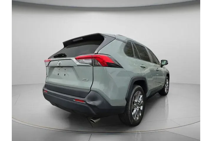 $25991 : Toyota RAV4 2021 XLE Premium image 6