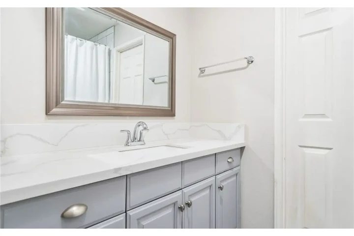 $1900 : 2 Bedroom Apt in Central LA image 8