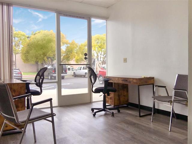 $450 : Shared Office for Lease image 1