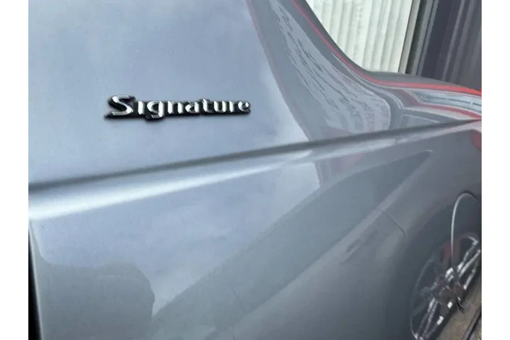 2006 Town Car Signature image 9