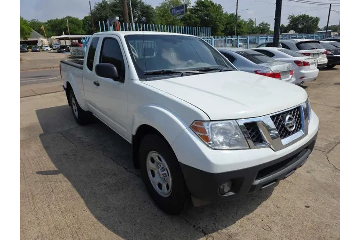 $9500 : 2020 Frontier S image 5