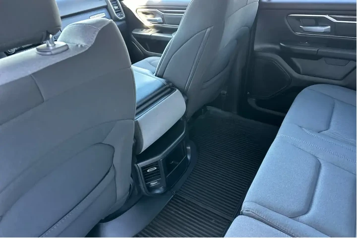 $39999 : Ram 1500 2024 4x4 Big Horn 4 image 4