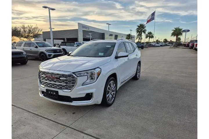$29784 : GMC Terrain 2024 AWD Denali image 1