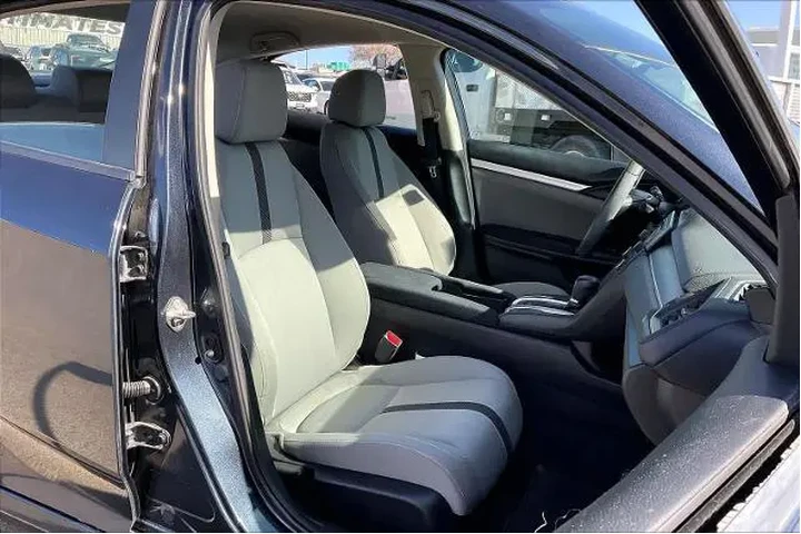$18813 : Honda Civic 2019 LX 4dr Seda image 8