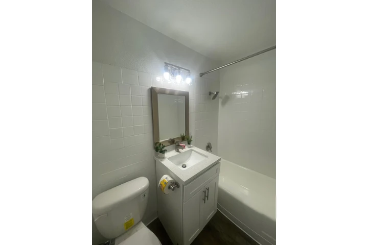 $1150 : The Glenn Apartments image 9