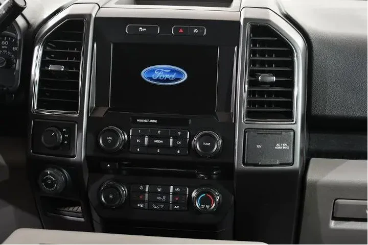 $13955 : Ford F-150 2017 4x4 XLT 4dr image 9