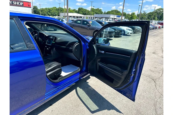 $16980 : 2019 300 300S RWD image 8