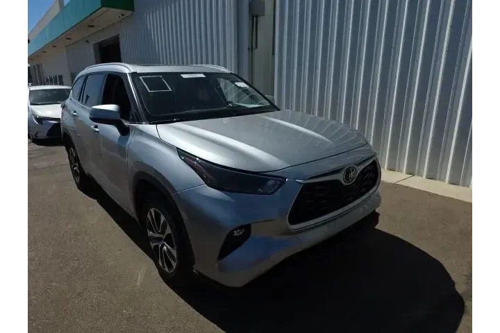 $36900 : Toyota Highlander 2024 LE 4d image 5