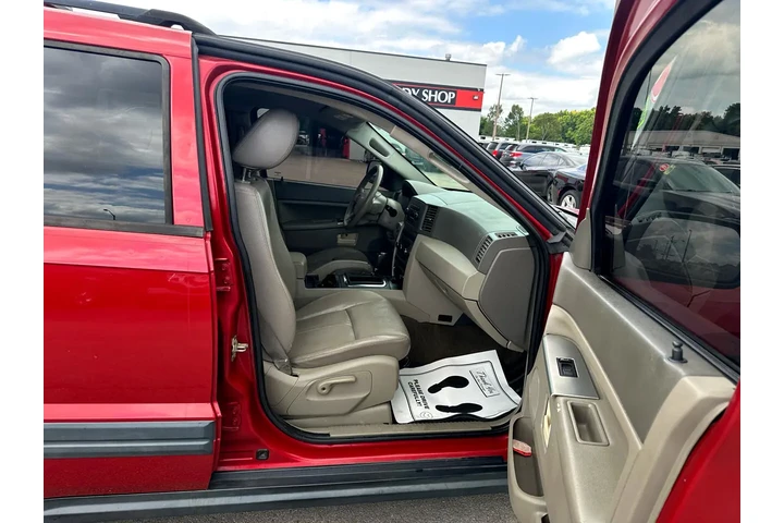 $3980 : 2005 Grand Cherokee 4dr Lared image 9