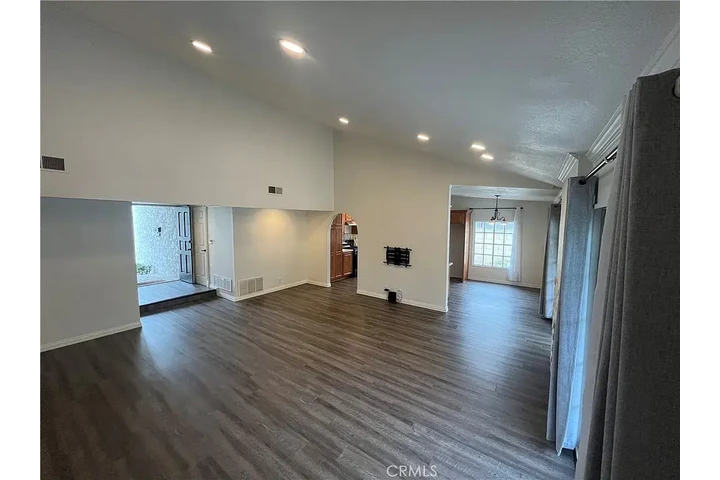 $2200 : Welcome Home to 3518 Ramona Dr image 4