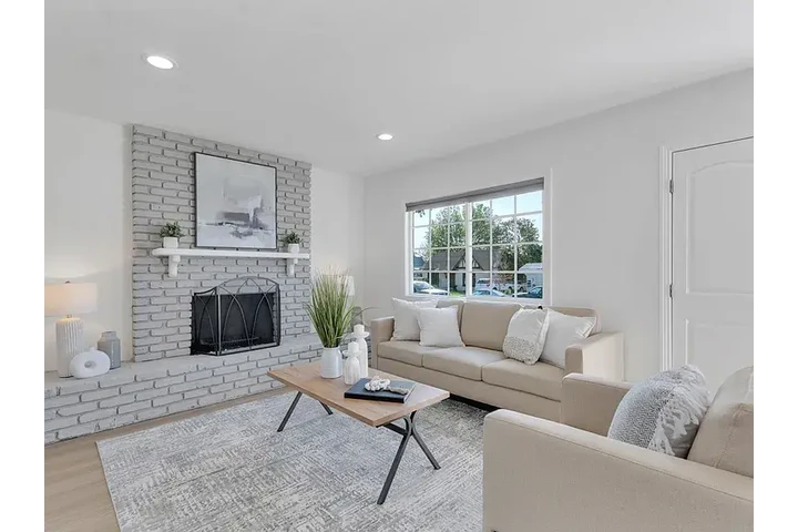 $1000 : Move in ready home image 3