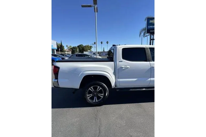 $29897 : Toyota Tacoma 2021 4x2 SR5 4 image 10