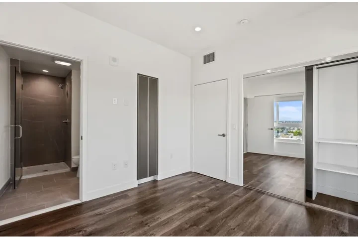 $2687 : 2bed apartment in LA image 6