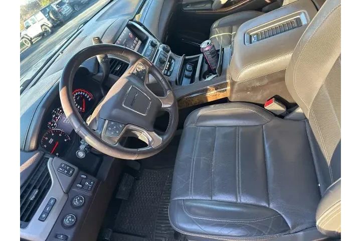 $16942 : GMC Yukon XL 2016 4x4 Denali image 10
