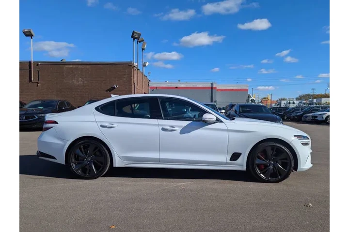 $28975 : 2023 Genesis G70 3.3T Standard image 4
