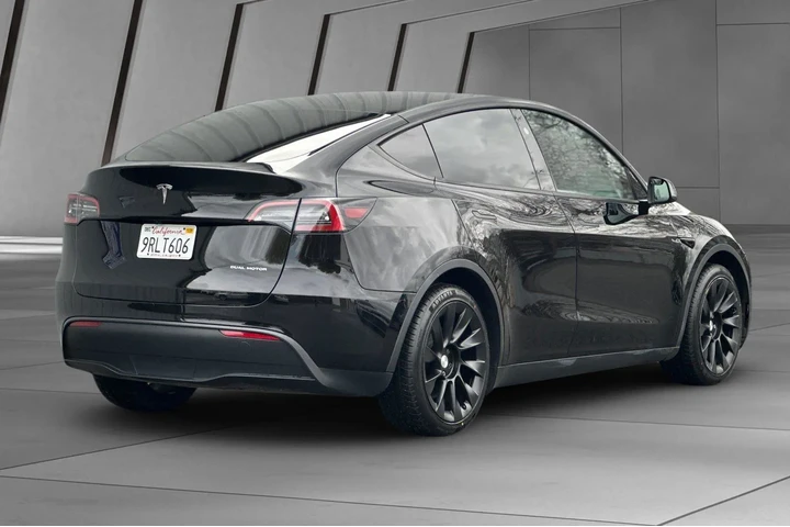 $38000 : Tesla Model Y 2025 AWD Long image 4
