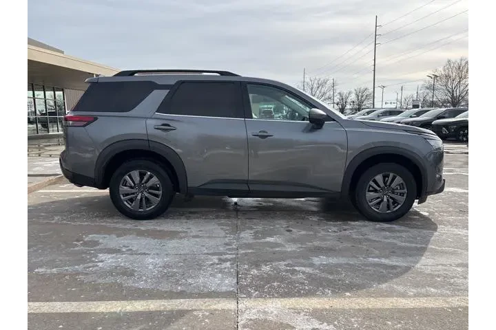 $31998 : Nissan Pathfinder 2025 AWD S image 5