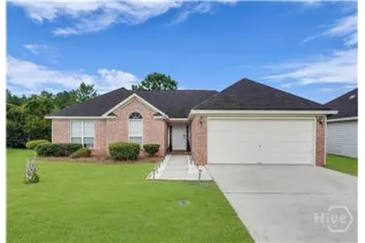 $2000 : Rental property with 3 bedro image 1