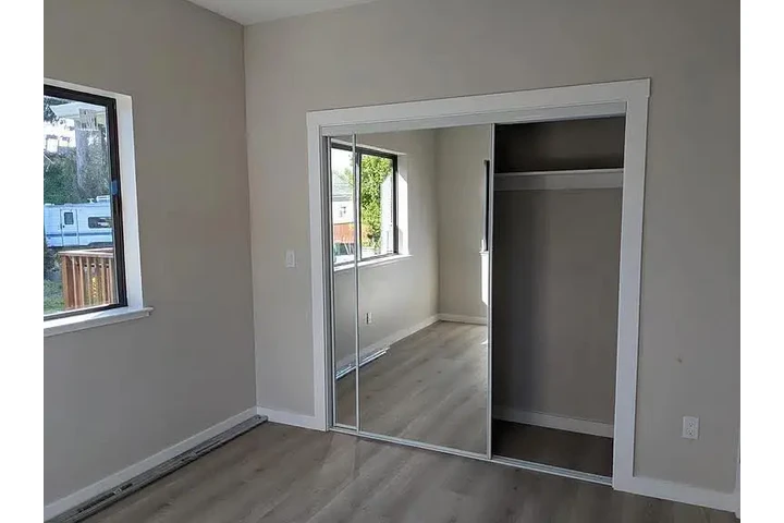 $2500 : Charming home in La image 8