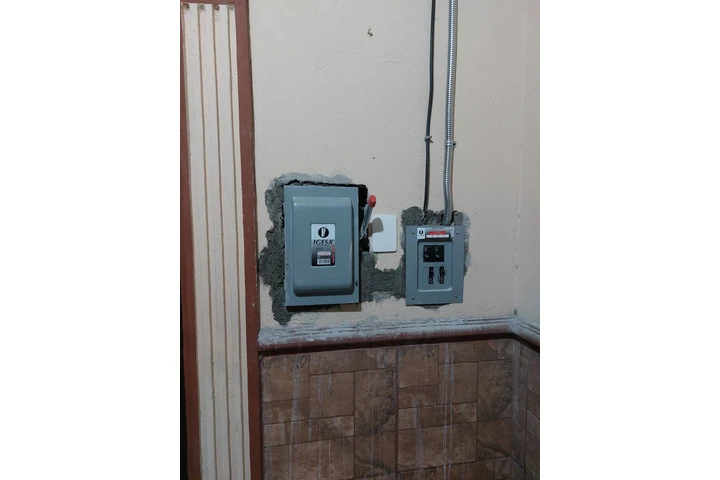 Electricista a domicilio image 2