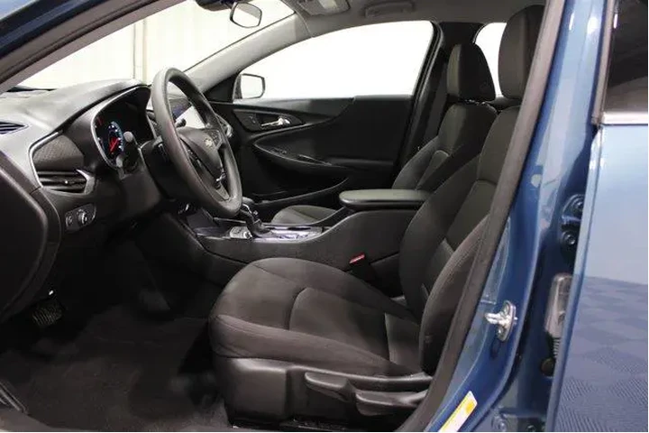 $20988 : Chevrolet Malibu 2025 LS 4dr image 3