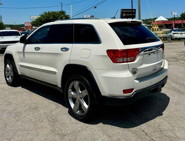 $7900 : 2011 Grand Cherokee Overland image 5