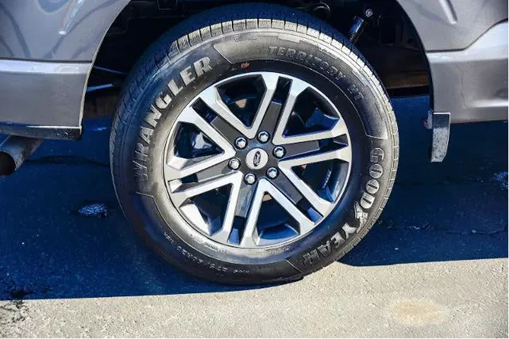 $30889 : Ford F-150 2023 4x2 XL 4dr S image 8