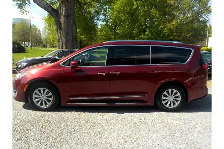 $13774 : 2018 Pacifica Touring-L FWD image 2