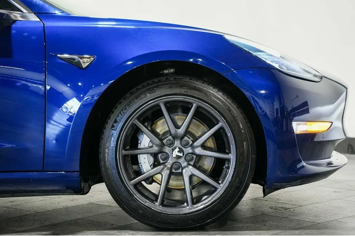 $18460 : 2018 Model 3 Long Range Batte image 10