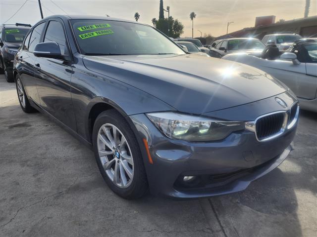 $13995 : 2017 BMW 3-Series 320i Sedan image 2