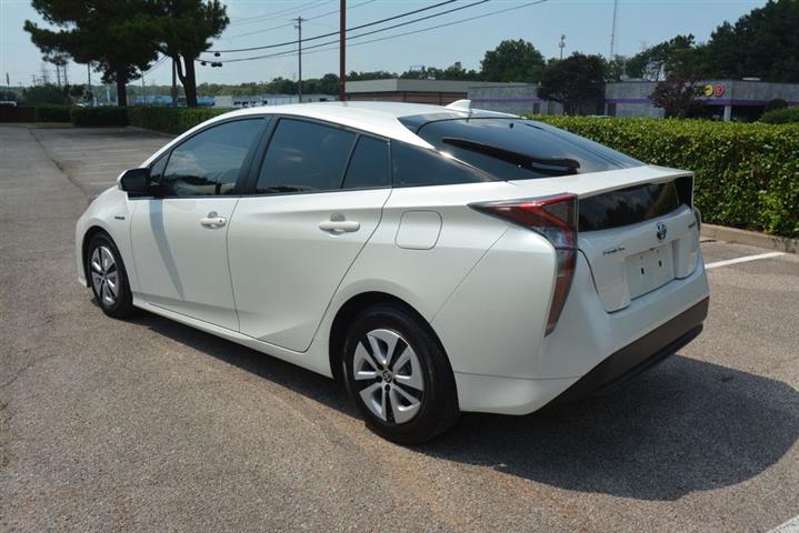 2016 Prius Four image 10