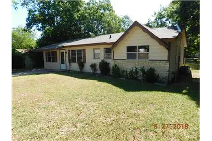 $1100 : Rental property with 3 bedro image 3
