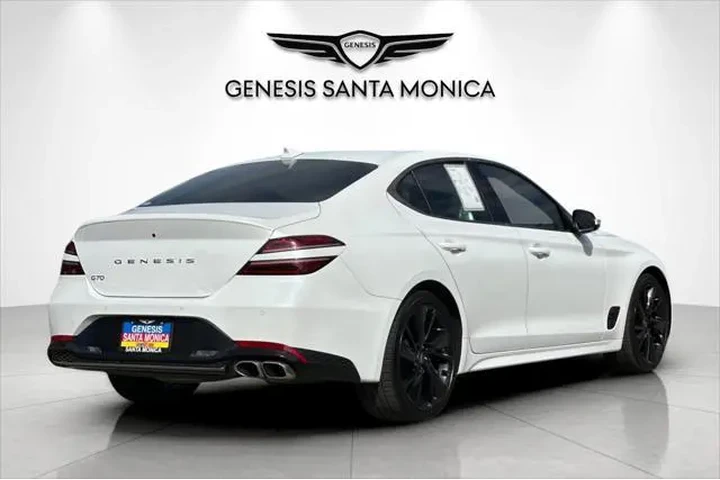$28998 : Genesis G70 2023 AWD 2.0T 4d image 5