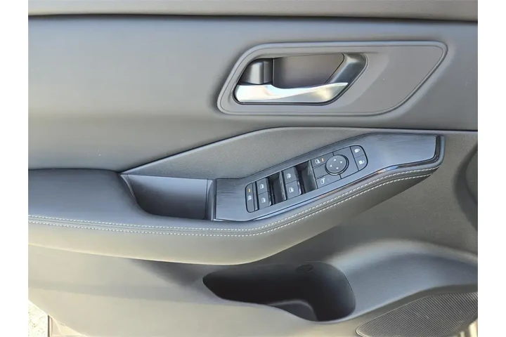 $26249 : Nissan Rogue 2025 AWD SV 4dr image 9