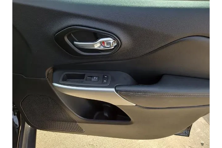 $22822 : Jeep Cherokee 2022 4x4 X 4dr image 8