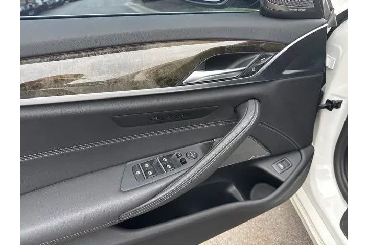$26000 : BMW 5 Series 2022 530i 4dr S image 9