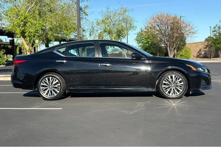$16921 : Nissan Altima 2024 2.5 SV 4d image 10