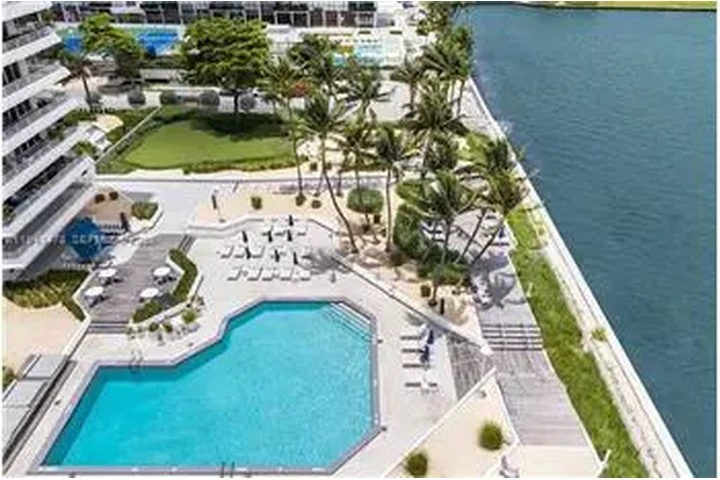 $4185 : Rental property with 1 bedro image 4