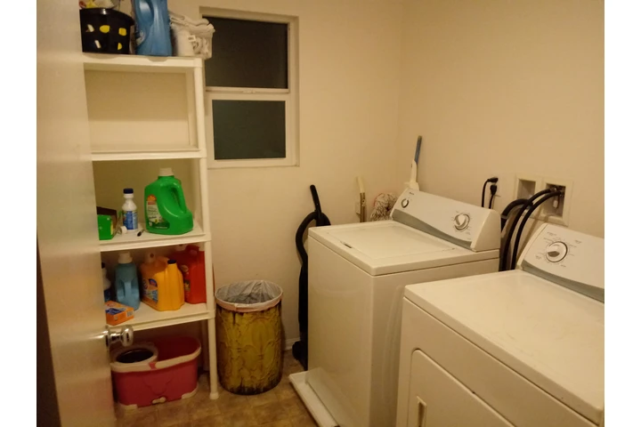 $700 : RENT ROOM RIALTO AV/PEPPER AV image 6