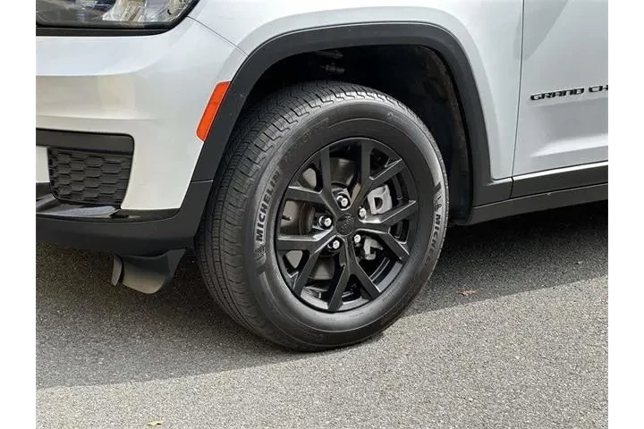 $27999 : Jeep Grand Cherokee L 2024 4 image 7