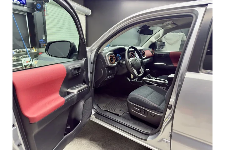 $31995 : 2021 Tacoma image 9