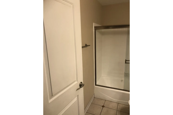 $2000 : Apartment image 6