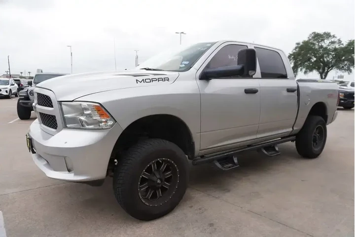 $22725 : Ram 1500 2014 4x4 Express 4d image 3